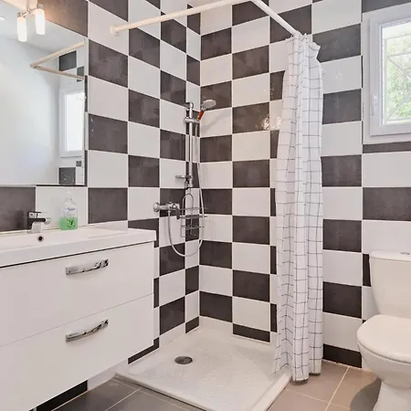 3 Bedroom Lovely In 펜션 *