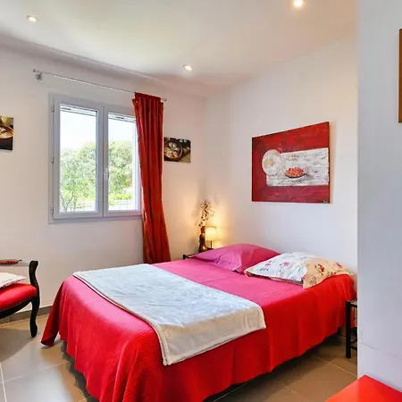 3 Bedroom Lovely In 툴브스