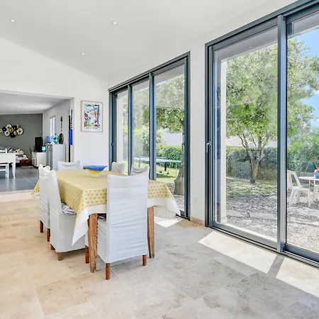 펜션 3 Bedroom Lovely In