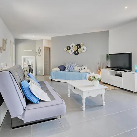 3 Bedroom Lovely In 펜션 *